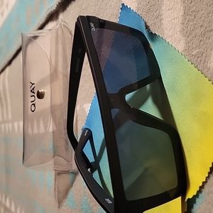 QUAY Hindsight Sunglasses